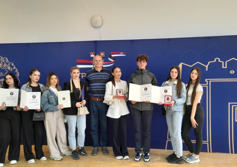 Нађа Цакић најбољи беседник на такмичењу у изради бизнис плана