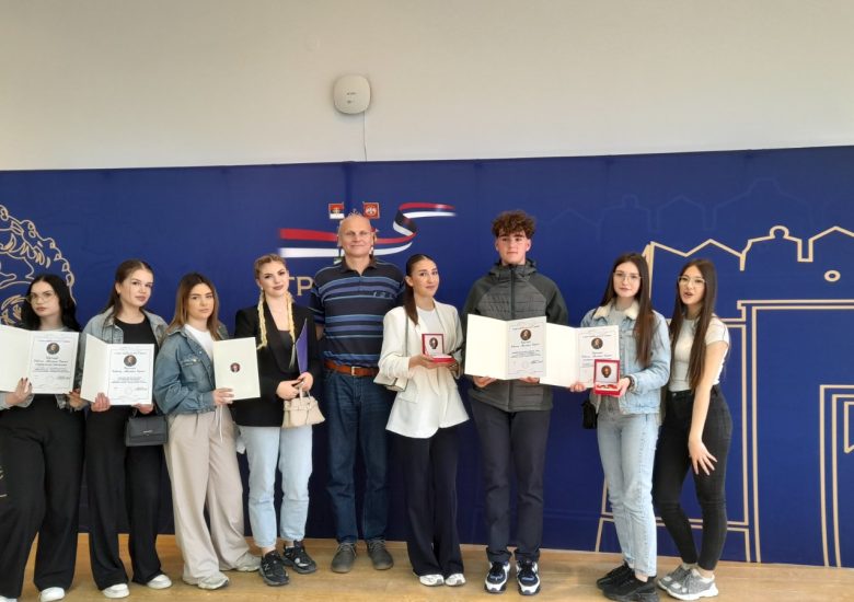 Нађа Цакић најбољи беседник на такмичењу у изради бизнис плана